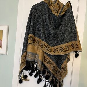 Cozy wrap/shall in gold, black and light blue, with fur accents.